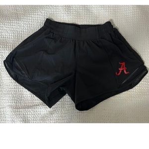 Lululemon Alabama Script A Hotty Hot 2.5” shorts